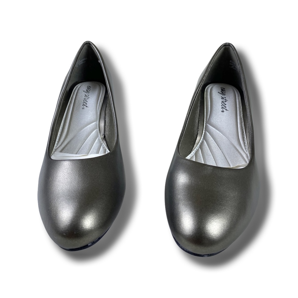 New in Box Easy Street Fabulous Pumps in Pewter Size 9.5